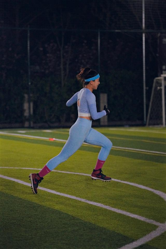 新手健身手套_健身运动手套_健身手套紧一点好还是松一点好