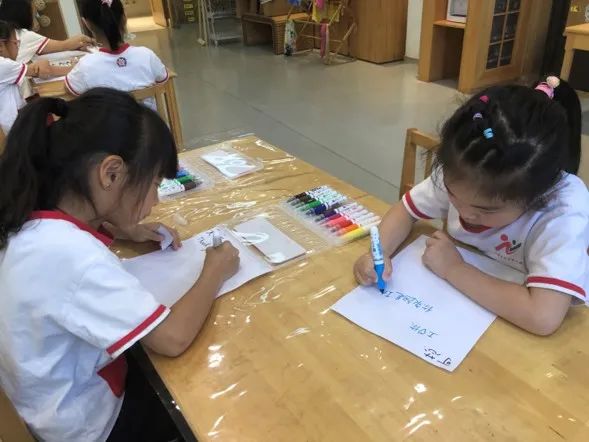 幼儿园播报简单新闻稿_幼儿园新闻播报稿100字以内_幼儿园播报新闻稿20字