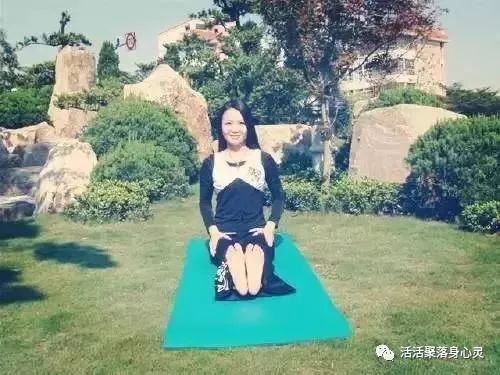 盘腿打坐初学视频_打坐盘腿练习方法——双盘_盘腿打坐怎么练