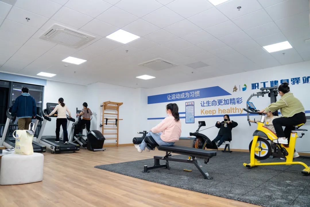 综合训练器 健身_健身器材综合训练器的使用方法_健身器材训练动作讲解