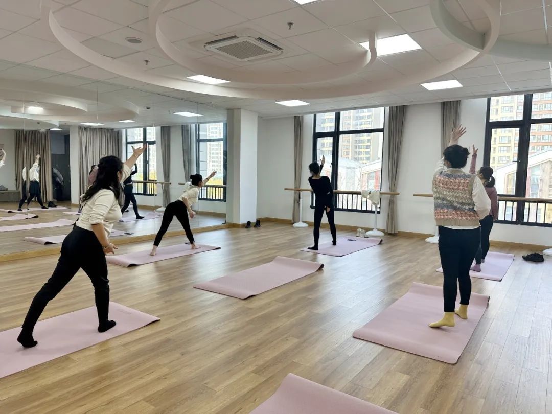 健身器材训练动作讲解_综合训练器 健身_健身器材综合训练器的使用方法