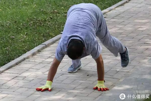 健身手套越紧越好吗_健身手套紧点好吗_锻炼手套