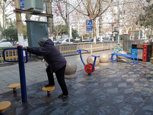 健身要带手套吗_手套健身带要戴多久_健身带的手套