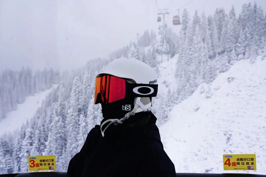 带护腕的健身手套_健身手套带不带护腕_带手套健身护腕好吗