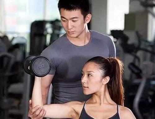 送人送健身手套_送手套健身人送什么好_男生送你健身手套是啥意思