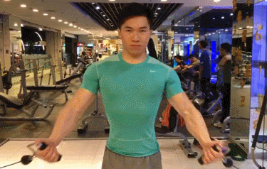 胸肌训练器有用吗_胸肌锻炼器材的使用方法_综合训练器 胸肌