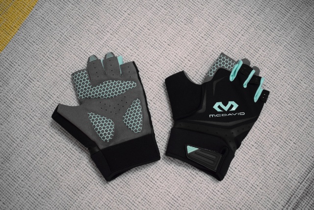 撸铁戴手套,你以为只是为了防止磨出老茧?