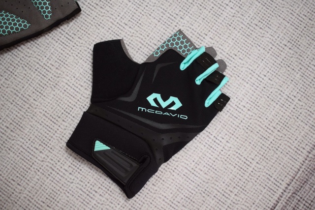 撸铁戴手套,你以为只是为了防止磨出老茧?