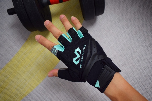 撸铁戴手套,你以为只是为了防止磨出老茧?