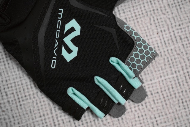 撸铁戴手套,你以为只是为了防止磨出老茧?