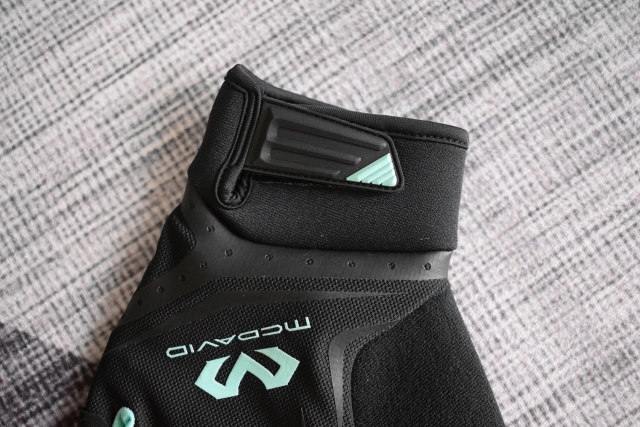 撸铁戴手套,你以为只是为了防止磨出老茧?