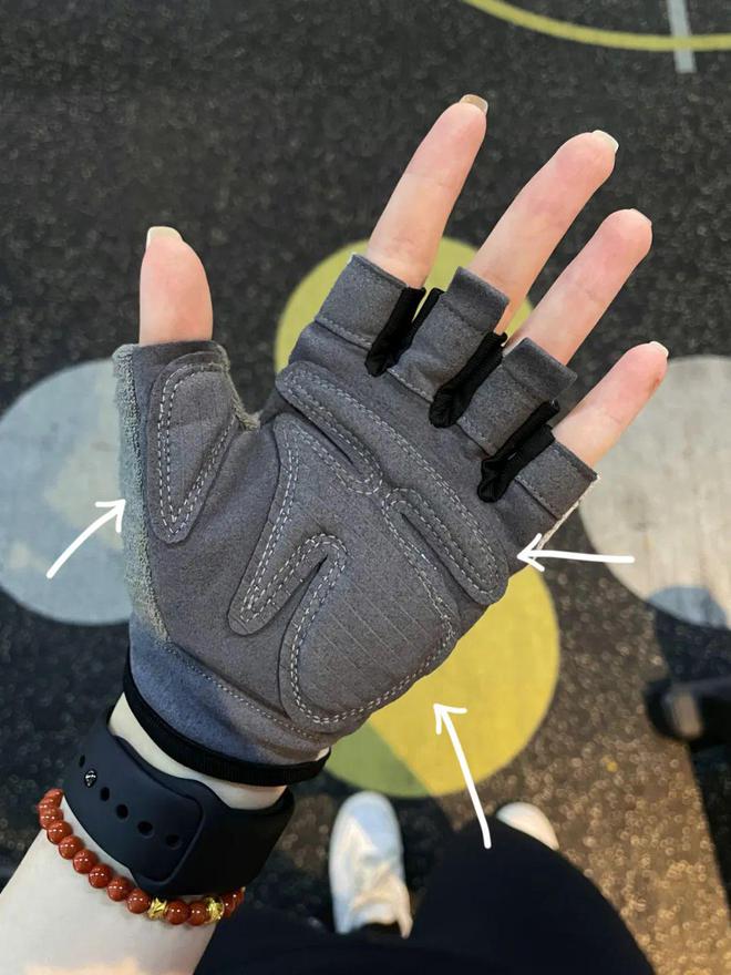 健身戴不戴手套_戴手套健身的坏处_戴手套健身好不好