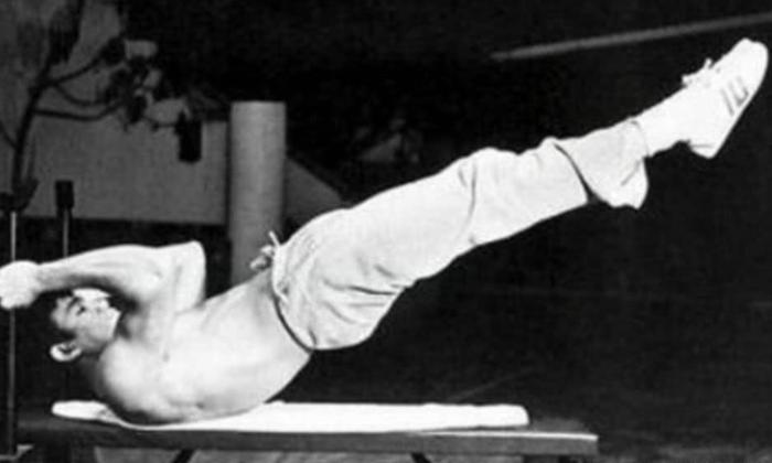 李小龙最恐怖的练法:铁砂掌、电击,第4种泰森没法做到