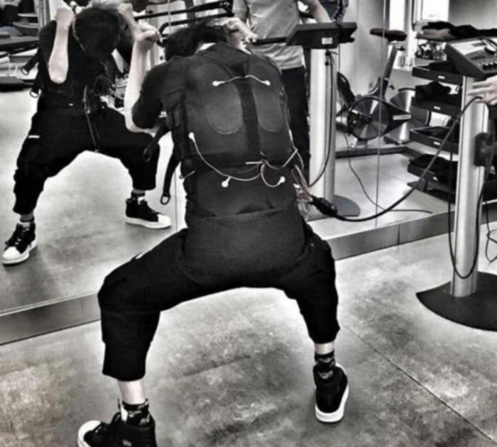 李小龙最恐怖的练法:铁砂掌、电击,第4种泰森没法做到