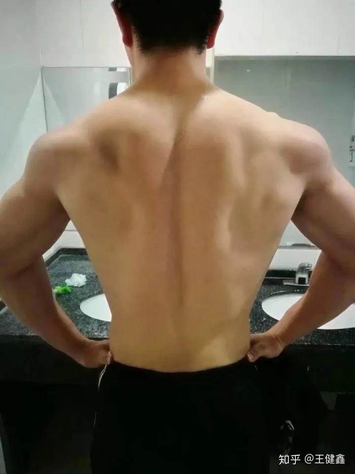 健身手套护腕什么牌子好_健身手套护腕_手套健身护腕图片