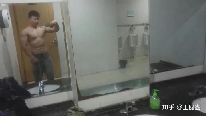 健身手套护腕_手套健身护腕图片_健身手套护腕什么牌子好