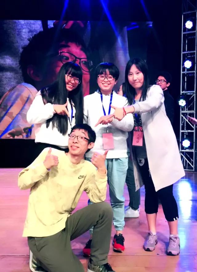 大学生校运会通讯稿_大学校运会通讯稿100字_校运会通讯稿件范文