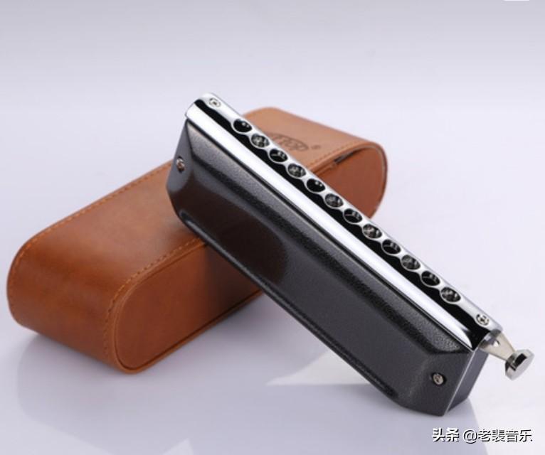 开yun官网入口登录APP下载 老裴音乐“口琴吹奏教程”教会你吹口琴，带你走进口琴音乐世界