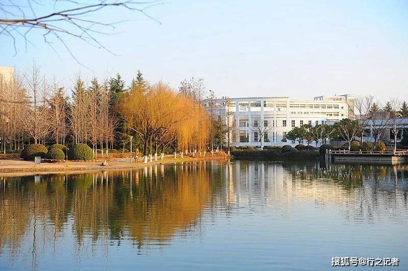 简易两栏式电视新闻稿_电视新闻稿格式_电视新闻稿件