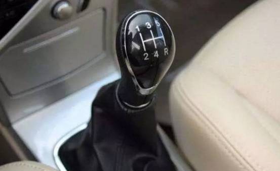 手动挡 练习换挡_手动挡换挡_手动换挡操作