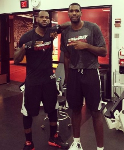 开元棋盘财神捕鱼官网版下载2023 詹皇仿科比反重力跑步机训练 晒与奥登合照(图)