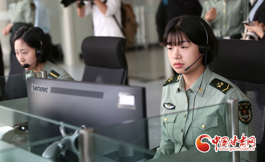 开元ky888棋牌官方版 话务女兵 让青春绽放在三尺机台——记西部战区陆军某旅“巾帼建功模范连”