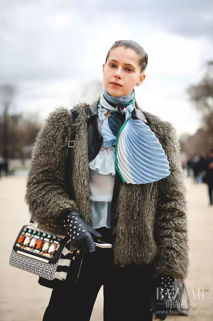 戴手套健身还会磨出茧子吗_戴手套健身还是起茧_健身戴不戴手套