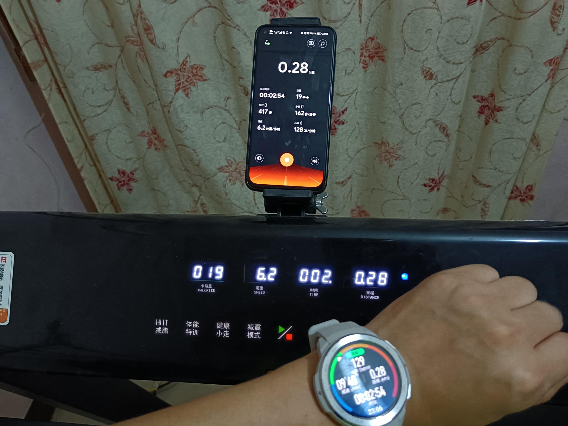 家用什么牌子跑步机好用_家用的跑步机哪个好_什么牌子跑步机好适合家用