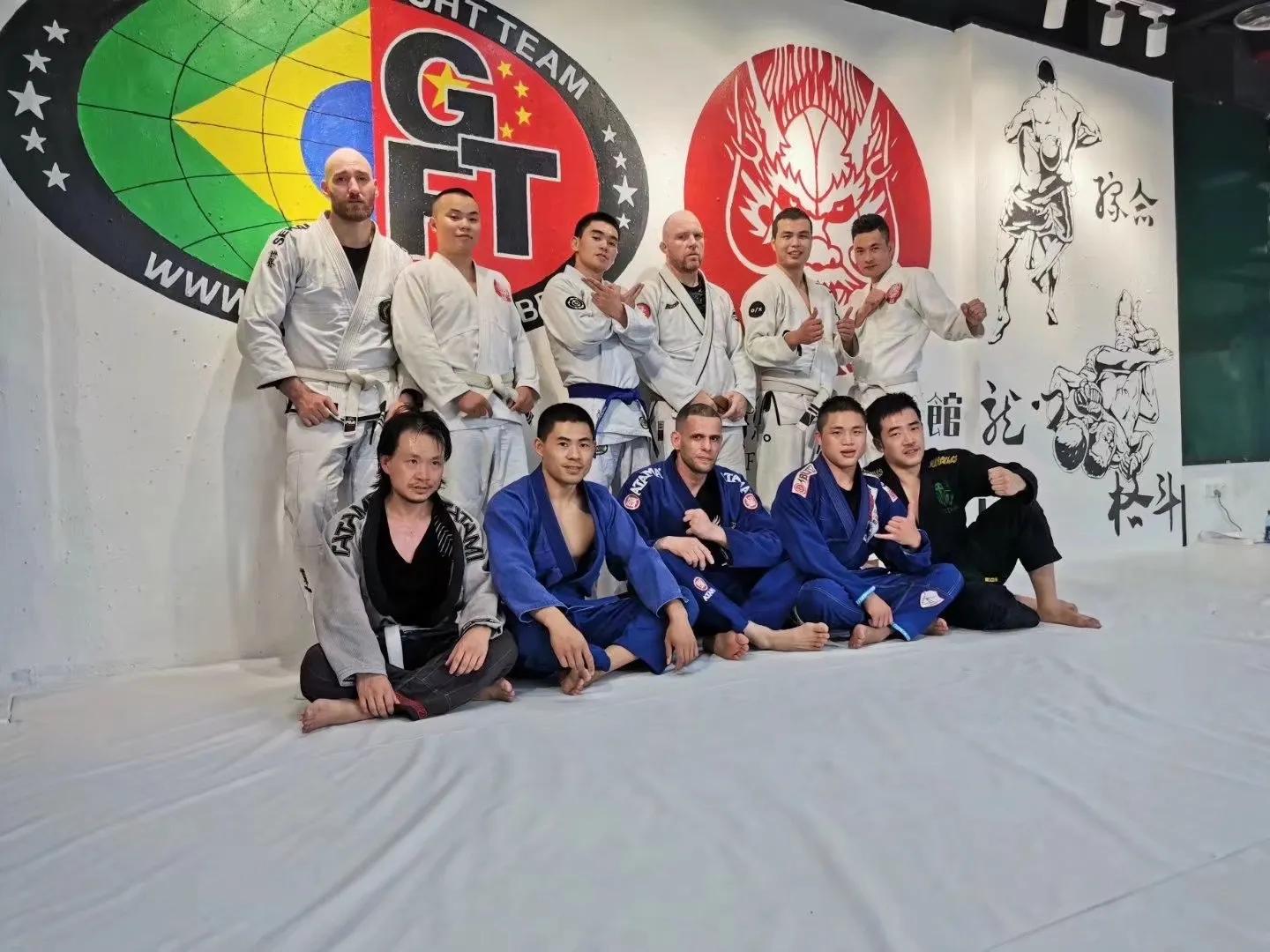 龙门架训练器使用图解_龙门式机体的优缺点_龙门综合训练器