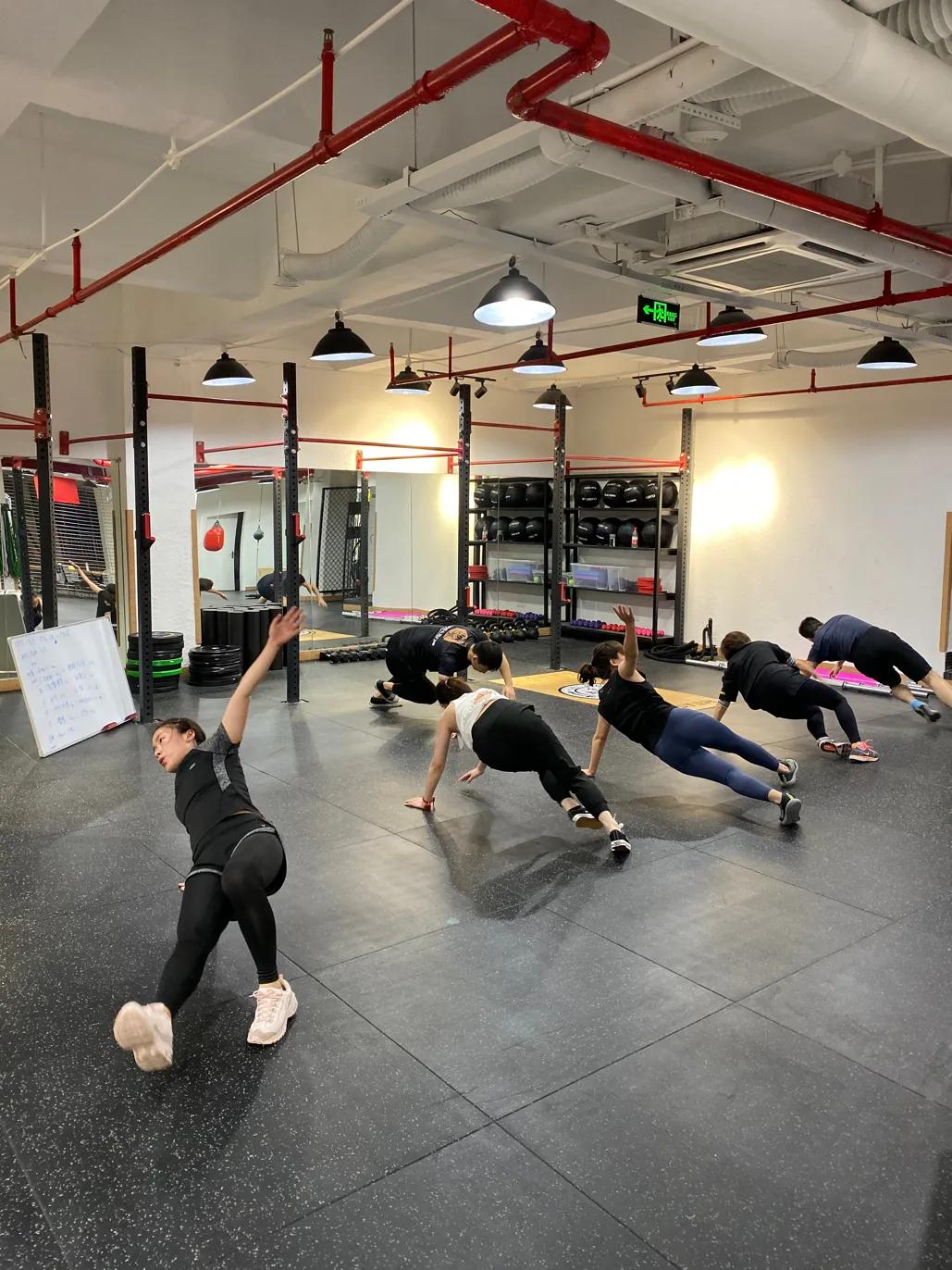 龙门架训练器使用图解_龙门综合训练器_龙门式机体的优缺点