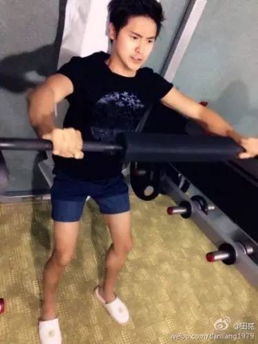 健身要带手套吗_运动健身装备推荐_健身服装选择指南