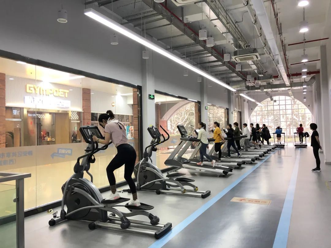 飞鸟器材标准姿势_大飞鸟综合训练器_飞鸟训练器肌肉示意图