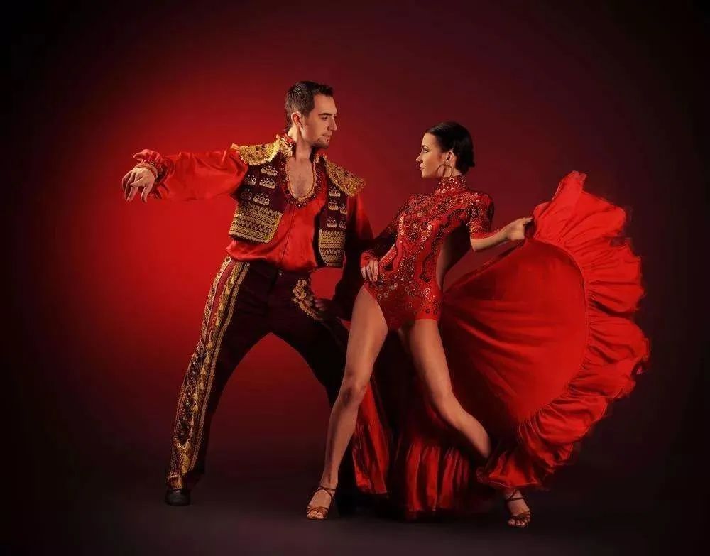 国标舞基本功练习_国标舞基本功动作分解要求_顶级国标舞基功教学