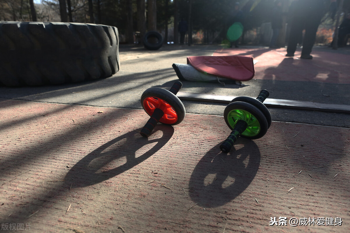 健身器材训练动作讲解_综合健身器材训练器_器材健身视频大全