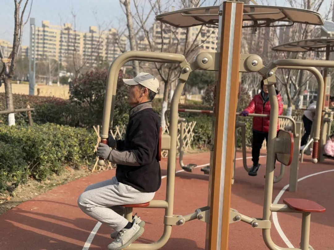 开元ky888棋牌官网版 居民健身增添“科技范儿”！松江这里的智能健身器材“上岗”