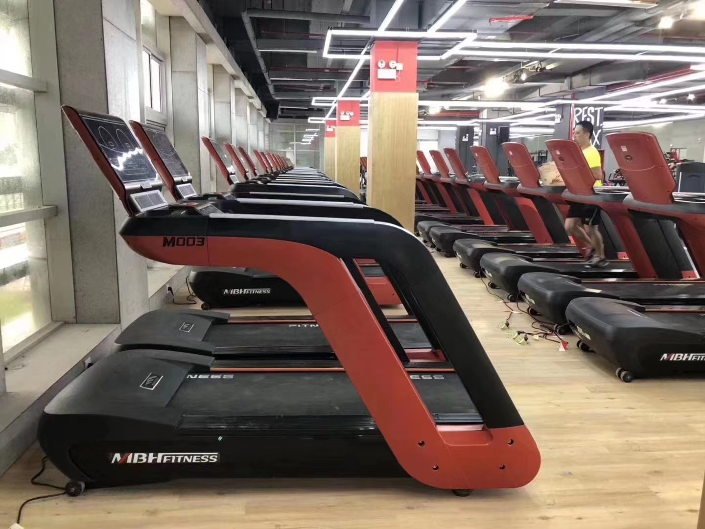 开元棋官方正版下载 健身房一般有什么健身器材？