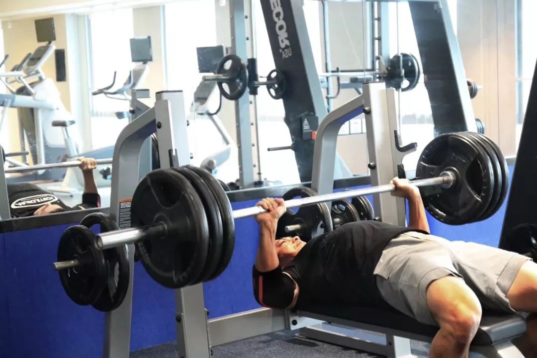 健身护腕手套_手套健身护腕怎么戴_手套健身护腕图片