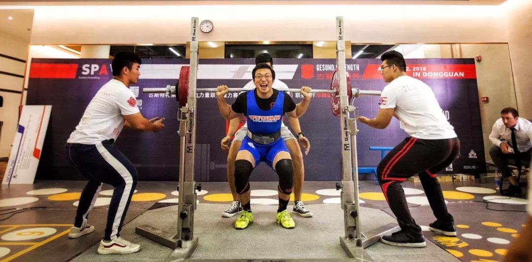 健身护腕手套_手套健身护腕图片_手套健身护腕怎么戴