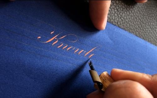 英文书法练习培训_韦钰琦手写英文教程_英文书法技巧