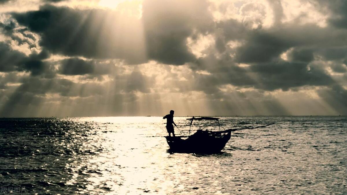 海明威 传奇作家  老人与海  坚定信念  人生挑战_美国战地记者老人与海