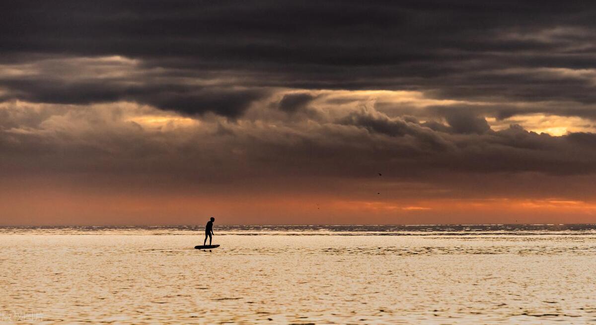 美国战地记者老人与海_海明威 传奇作家  老人与海  坚定信念  人生挑战