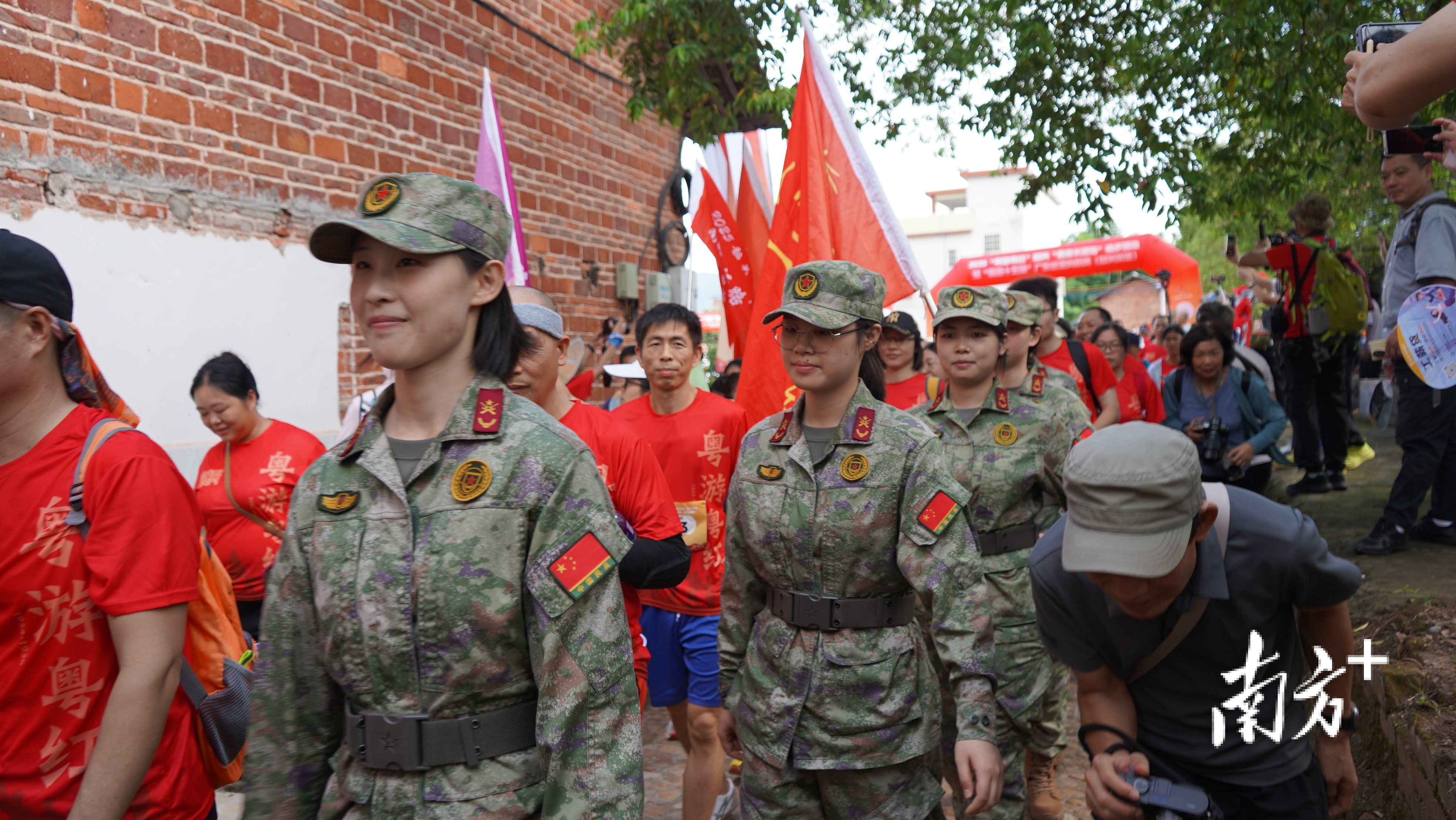 南雄女子民兵班 重走长征路 徒步活动_南雄新闻近期新闻事件