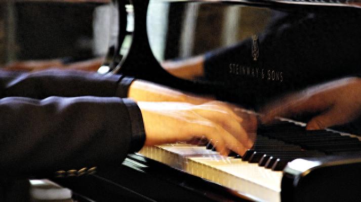 开元棋app官方下载 钢琴即兴配奏与自弹自唱