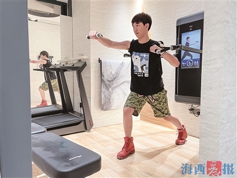 24小时健身房年轻人_深夜健身房厦门_健身综合训练器