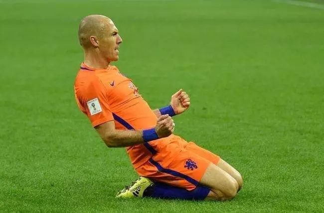 开元棋盘app官方版下载_开元棋盘app官网版下载-跑跑车 7年前他扛着荷兰队；3年前他扛着荷兰队；今年，他还扛着荷兰队！