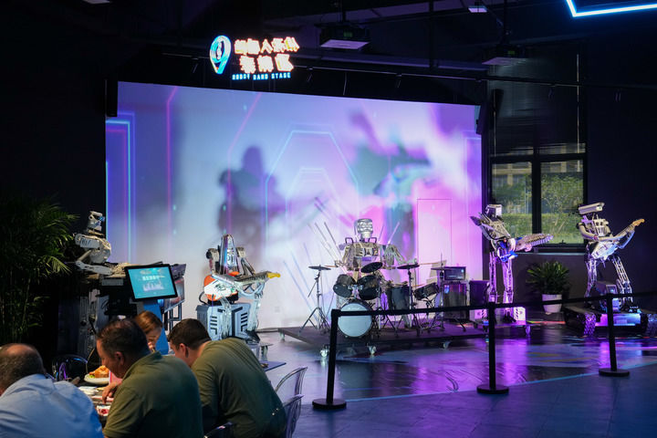 北京人形机器人运动会_北京机器人产业发展_北京综合训练器专卖