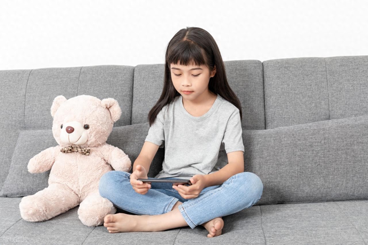 开元ky888棋牌官方版 一定要告诉孩子：刷短视频正在悄悄让大脑变笨，别再沉迷了