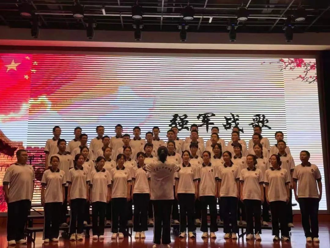 军姿练习_训练军姿的简单步骤_军人练军姿视频