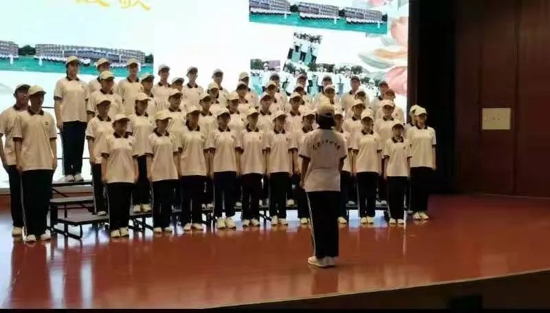 军姿练习_训练军姿的简单步骤_军人练军姿视频