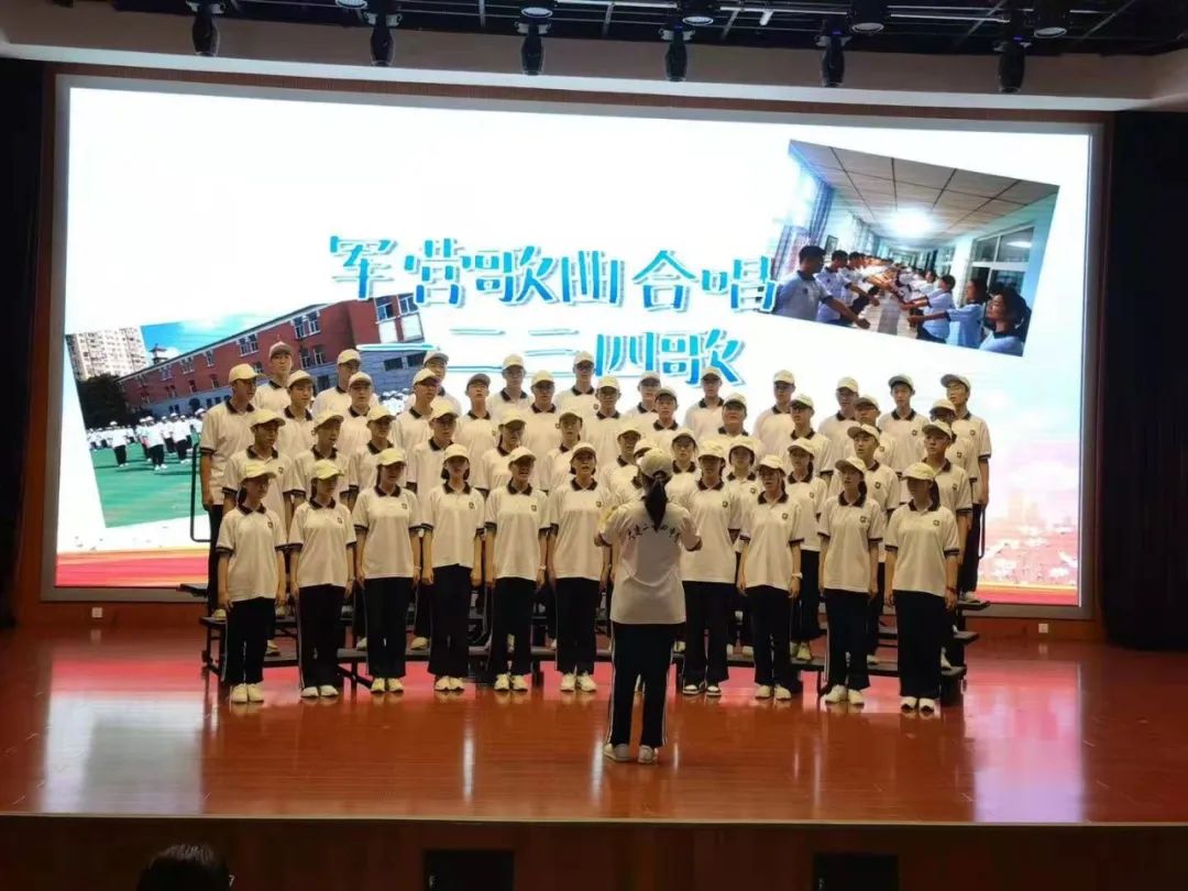 训练军姿的简单步骤_军姿练习_军人练军姿视频